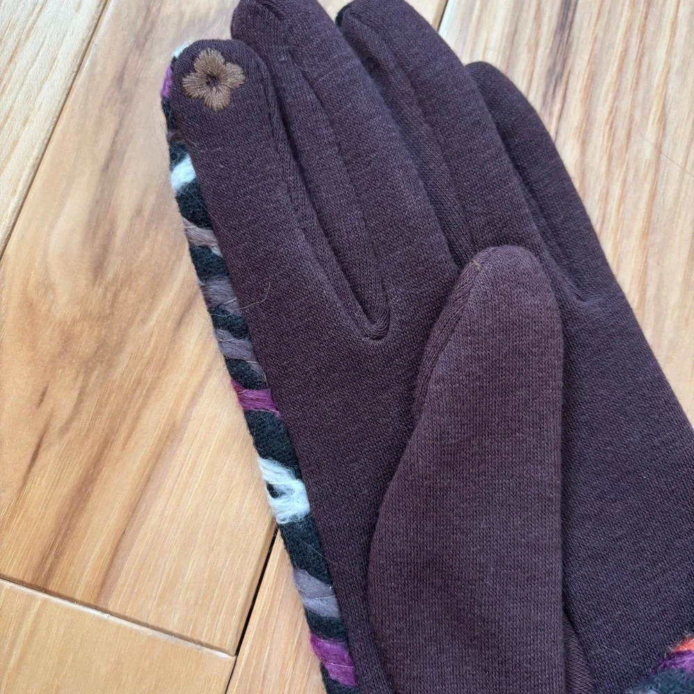 NEW Coco & Carmen Boho Floral Embroidered Touch Screen Compatible Gloves